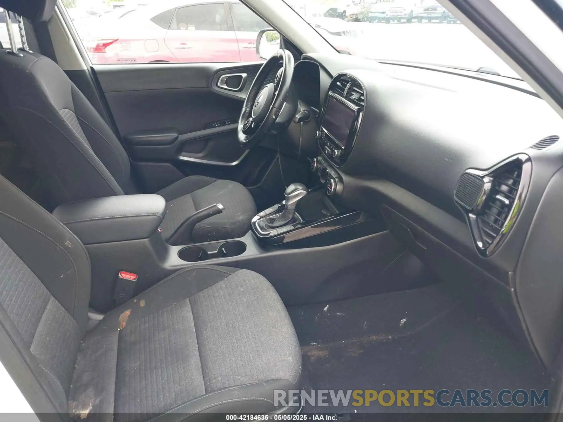 5 fotografías del automóvil dañado KNDJ33AU2L7723407 KIA SOUL 2020
