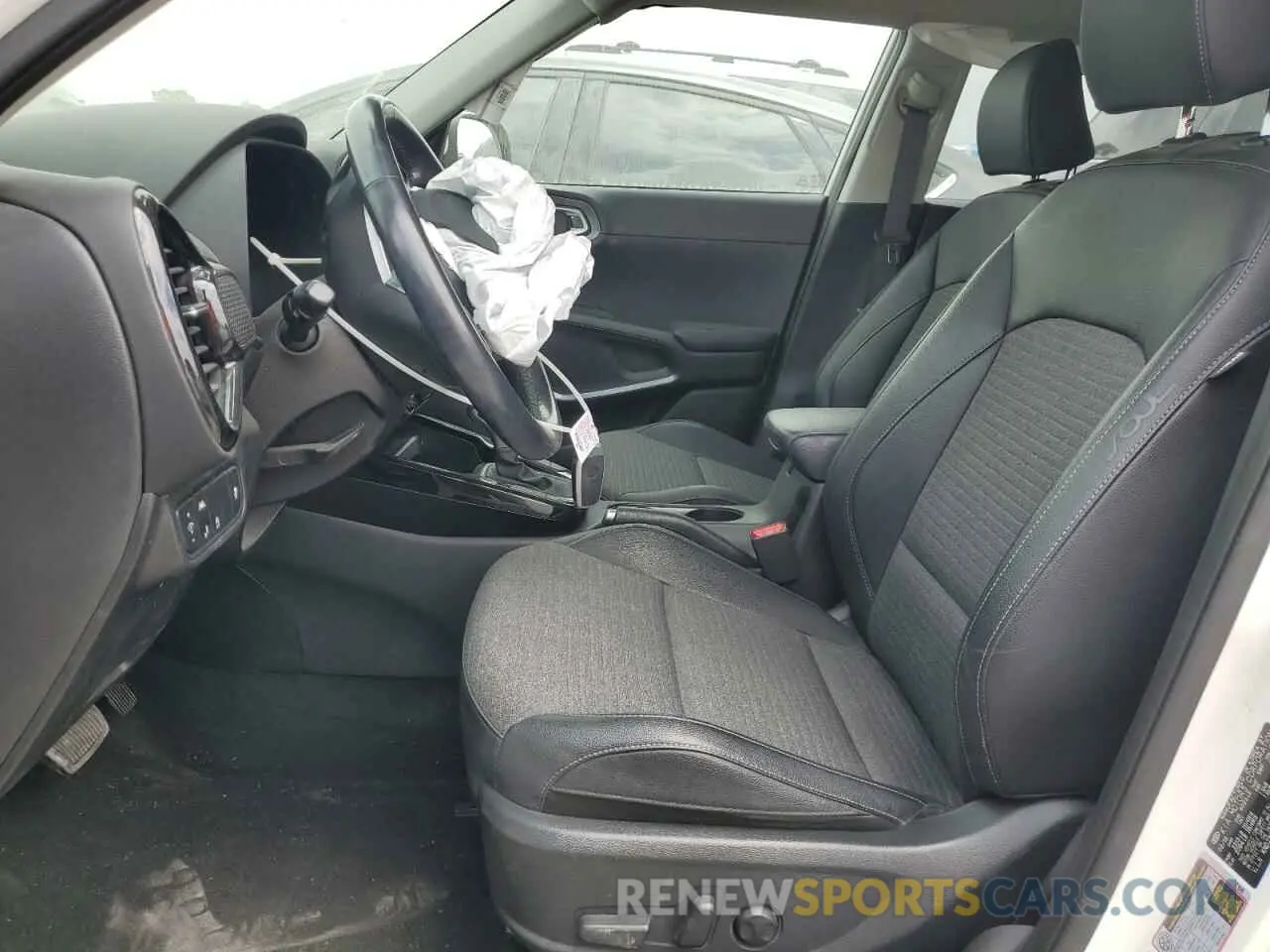 7 fotografías del automóvil dañado KNDJ33AU3L7023668 KIA SOUL 2020