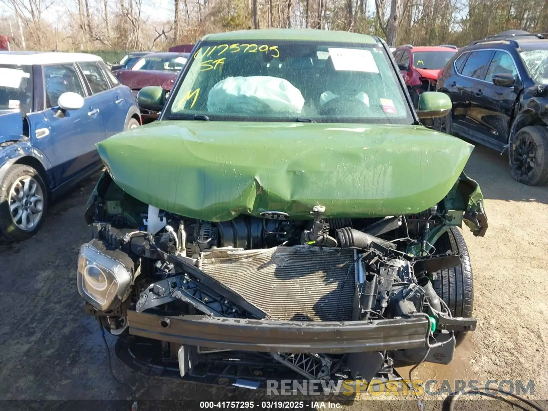 13 fotografías del automóvil dañado KNDJ33AU3L7107506 KIA SOUL 2020