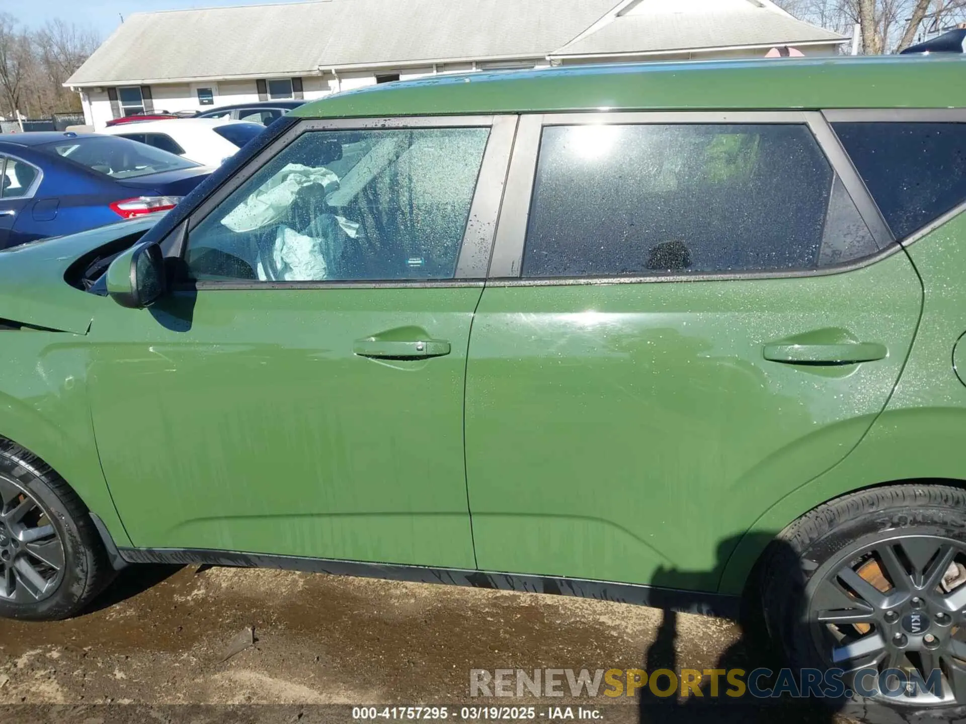 15 fotografías del automóvil dañado KNDJ33AU3L7107506 KIA SOUL 2020