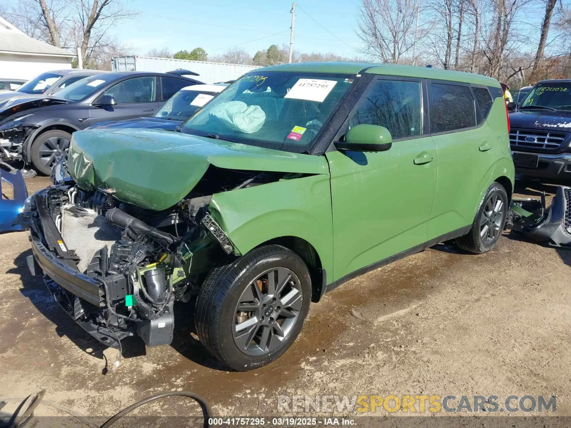 2 fotografías del automóvil dañado KNDJ33AU3L7107506 KIA SOUL 2020