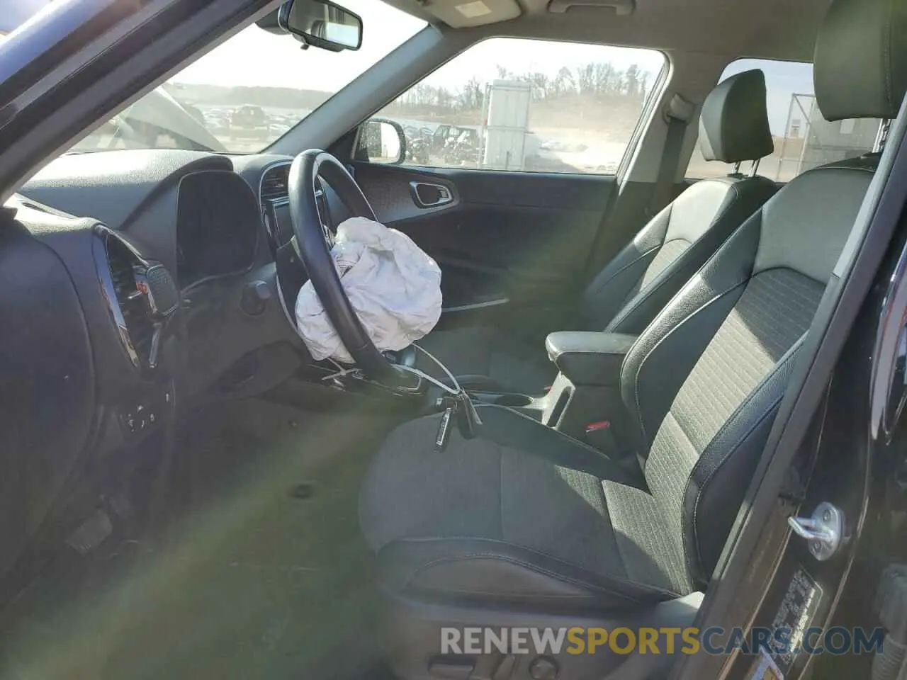 7 fotografías del automóvil dañado KNDJ33AU4L7087766 KIA SOUL 2020