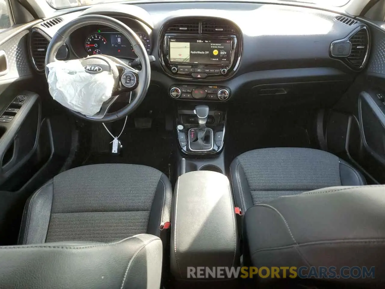 8 fotografías del automóvil dañado KNDJ33AU4L7087766 KIA SOUL 2020
