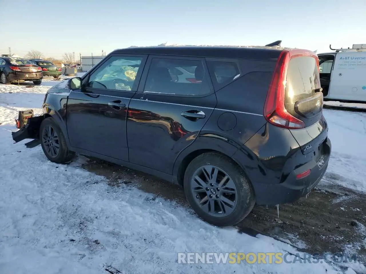 2 fotografías del automóvil dañado KNDJ33AU4L7702607 KIA SOUL 2020