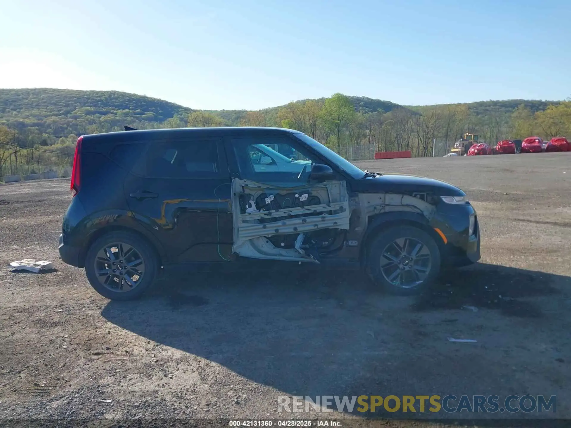 14 fotografías del automóvil dañado KNDJ33AU5L7037460 KIA SOUL 2020
