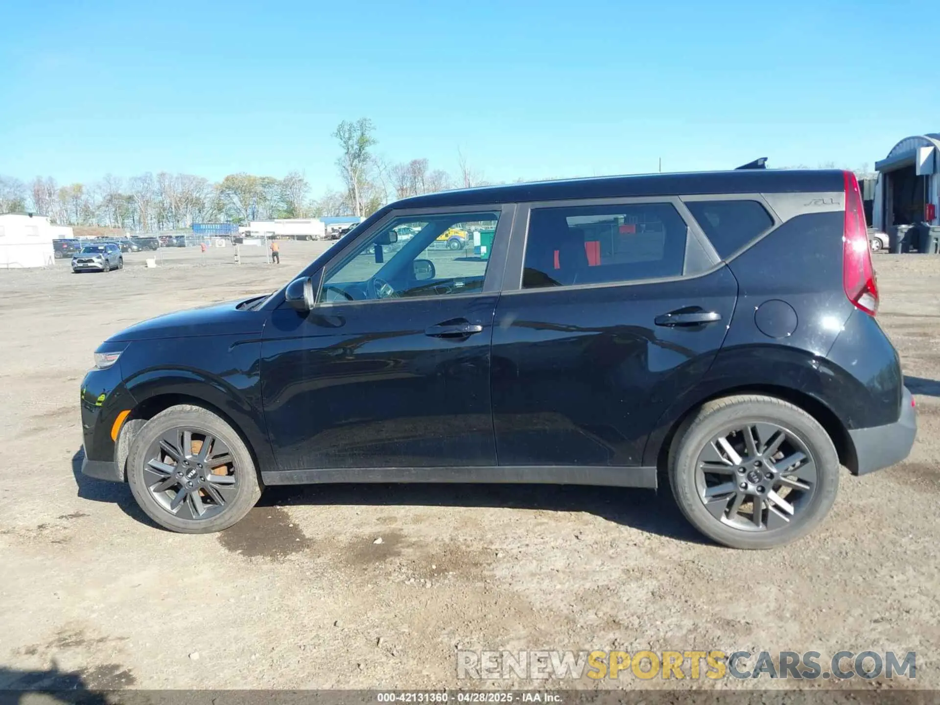 15 fotografías del automóvil dañado KNDJ33AU5L7037460 KIA SOUL 2020
