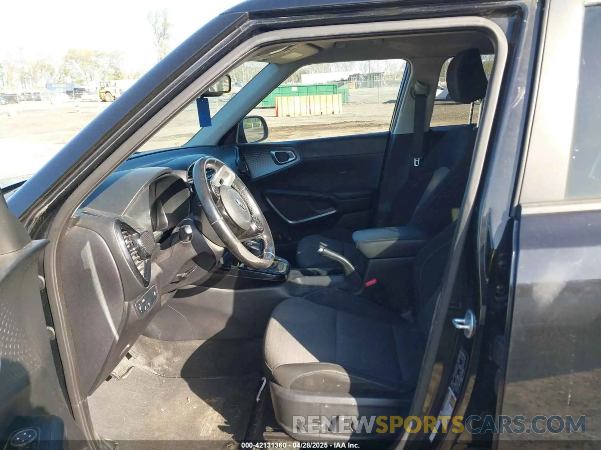 5 fotografías del automóvil dañado KNDJ33AU5L7037460 KIA SOUL 2020