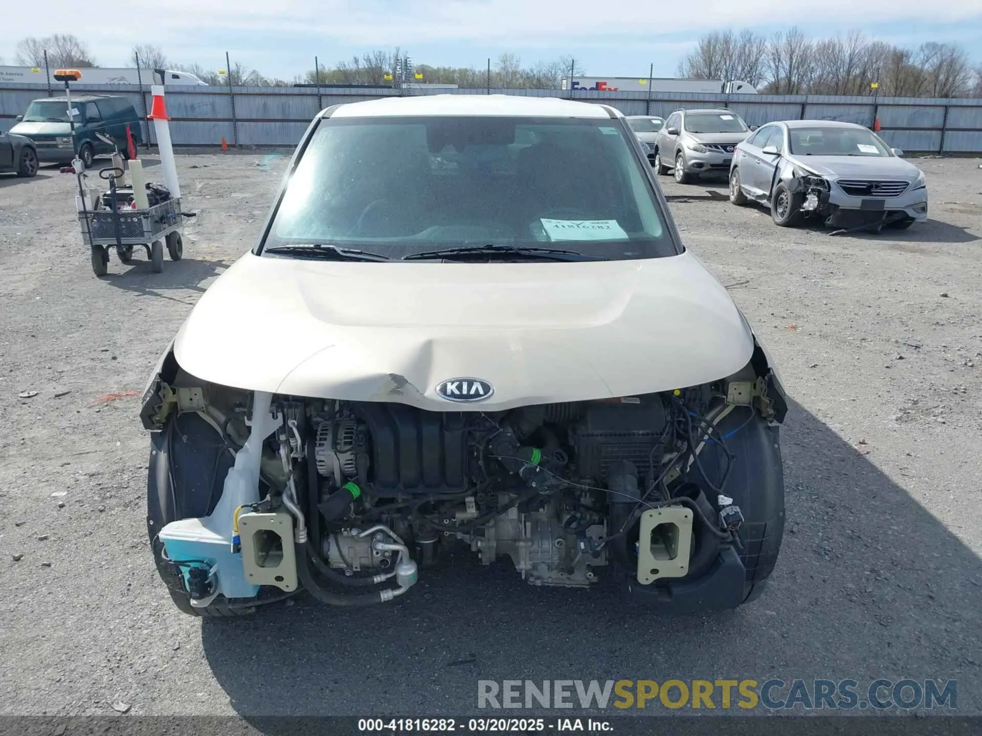13 fotografías del automóvil dañado KNDJ33AU5L7073908 KIA SOUL 2020