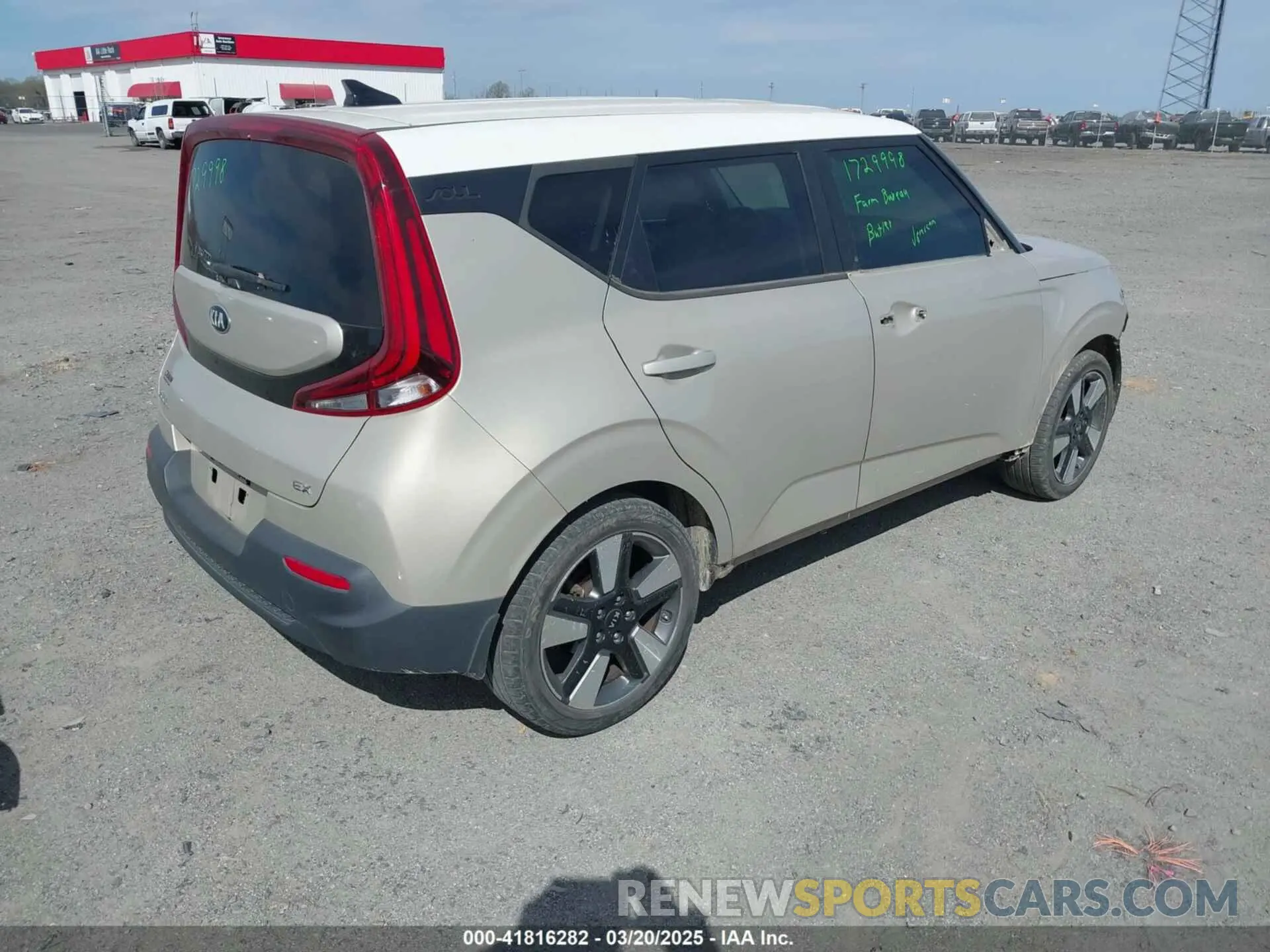 4 fotografías del automóvil dañado KNDJ33AU5L7073908 KIA SOUL 2020