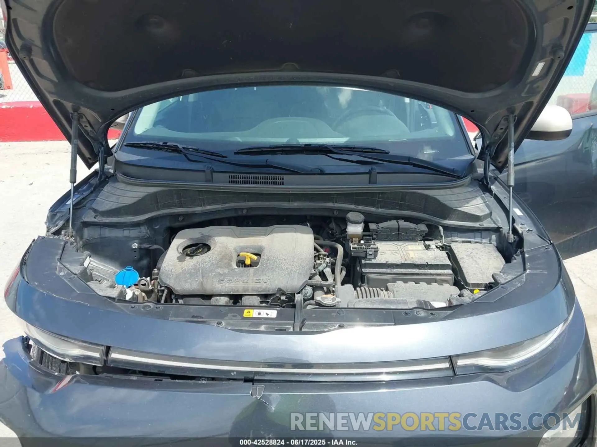10 fotografías del automóvil dañado KNDJ33AU6L7113879 KIA SOUL 2020