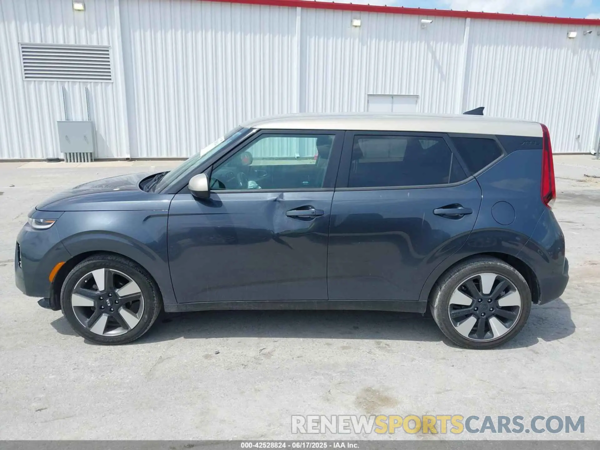 14 fotografías del automóvil dañado KNDJ33AU6L7113879 KIA SOUL 2020