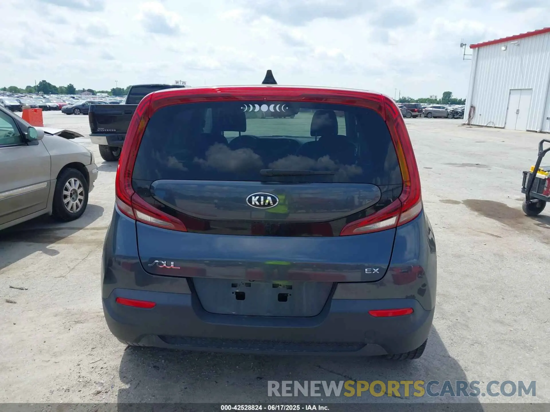16 fotografías del automóvil dañado KNDJ33AU6L7113879 KIA SOUL 2020