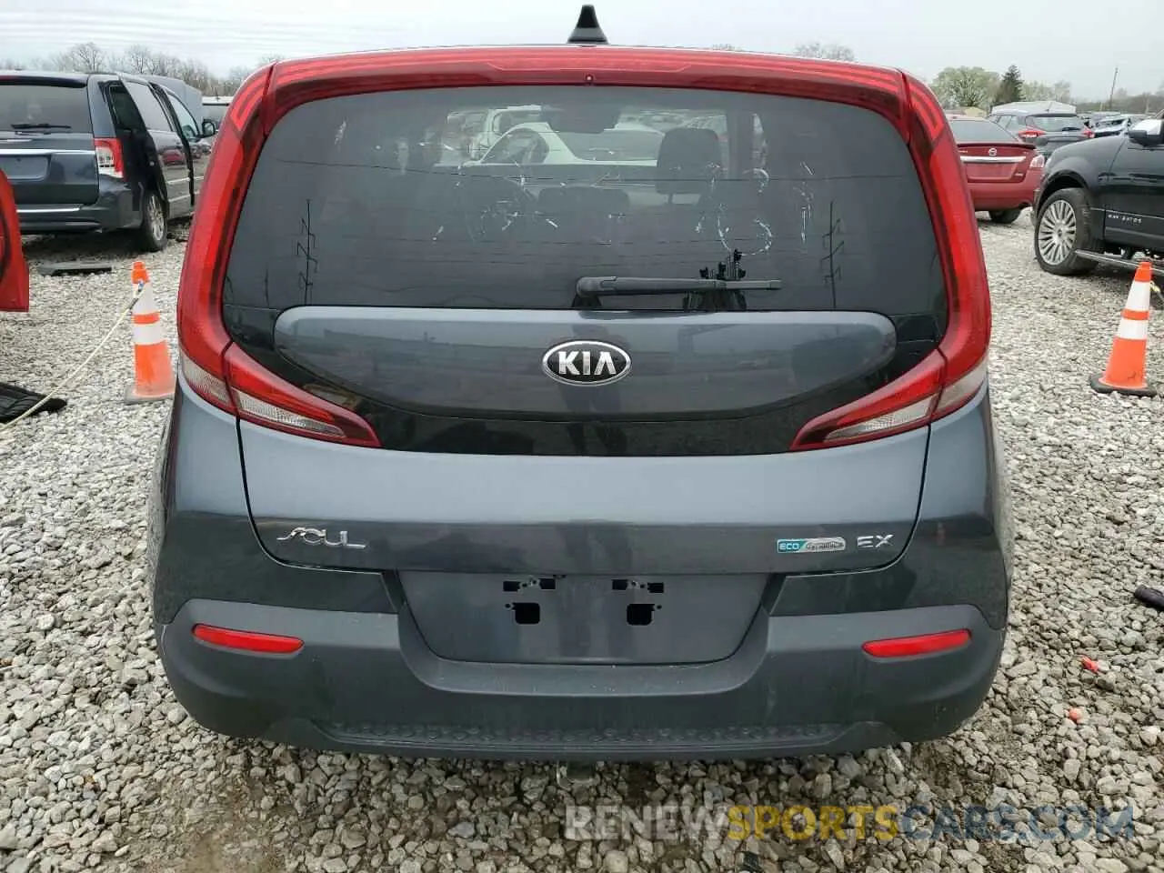 6 fotografías del automóvil dañado KNDJ33AU6L7729761 KIA SOUL 2020