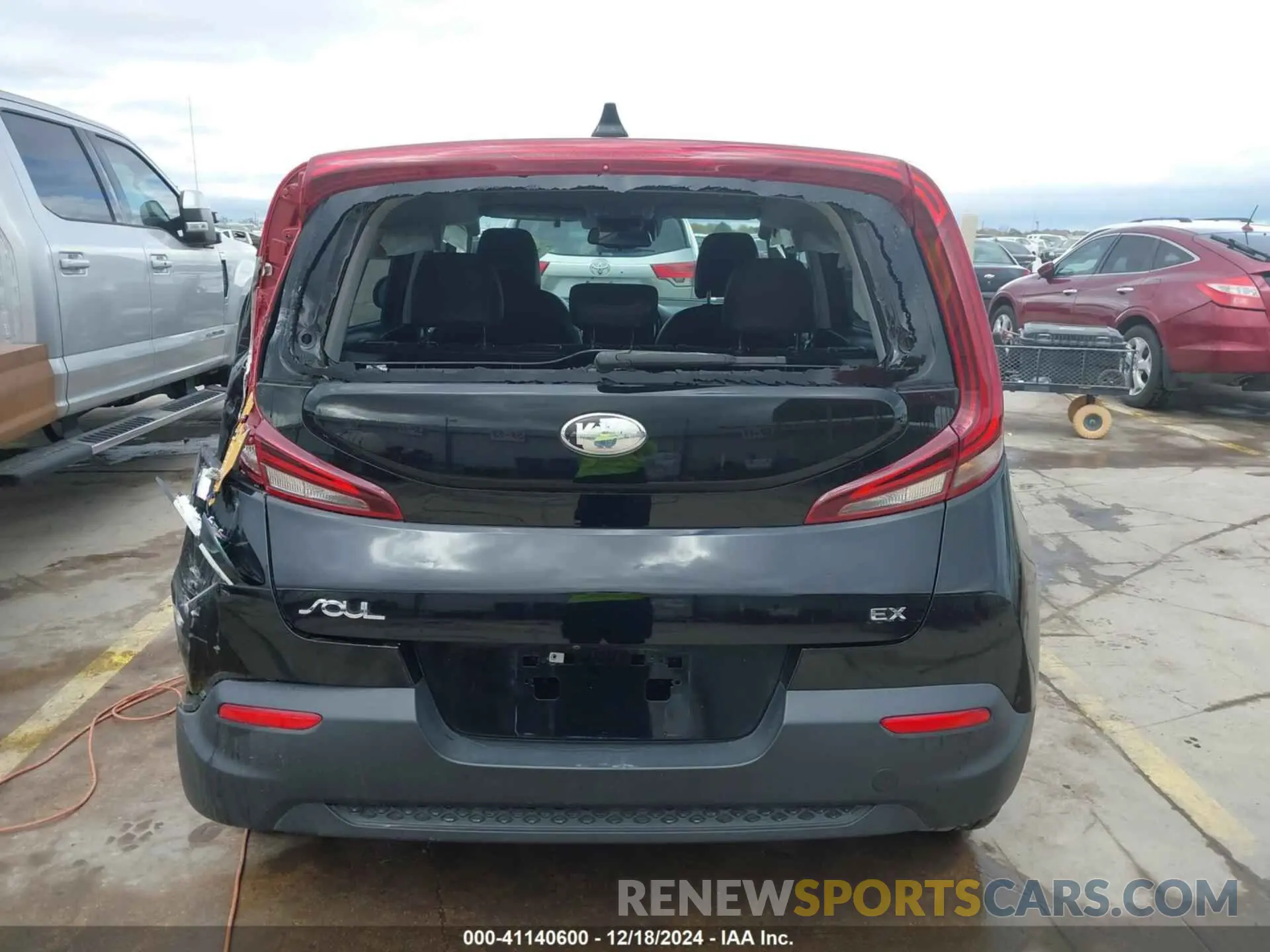 15 fotografías del automóvil dañado KNDJ33AU7L7037220 KIA SOUL 2020