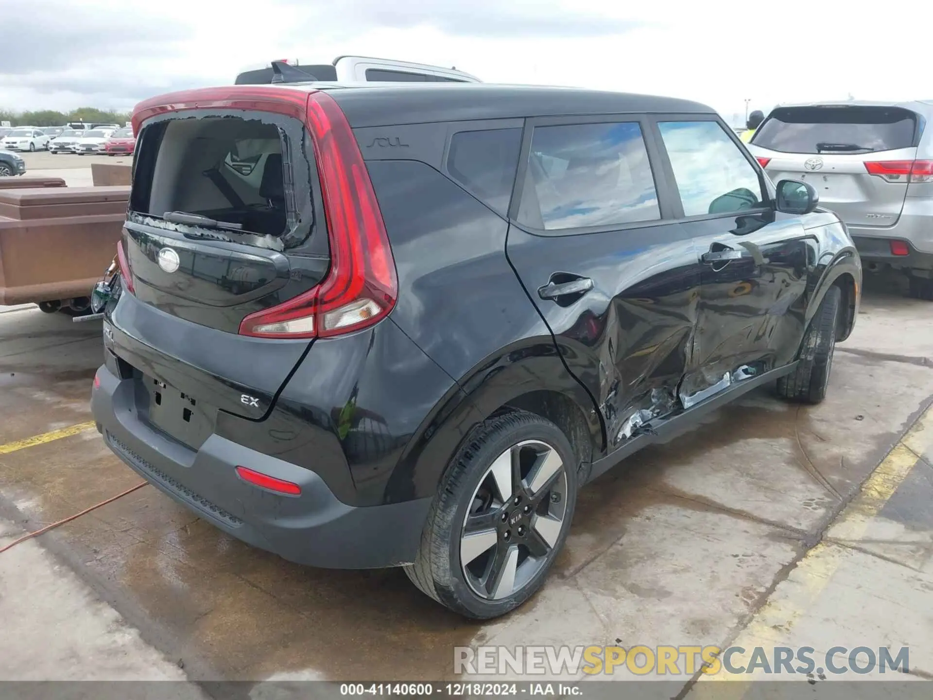 4 fotografías del automóvil dañado KNDJ33AU7L7037220 KIA SOUL 2020