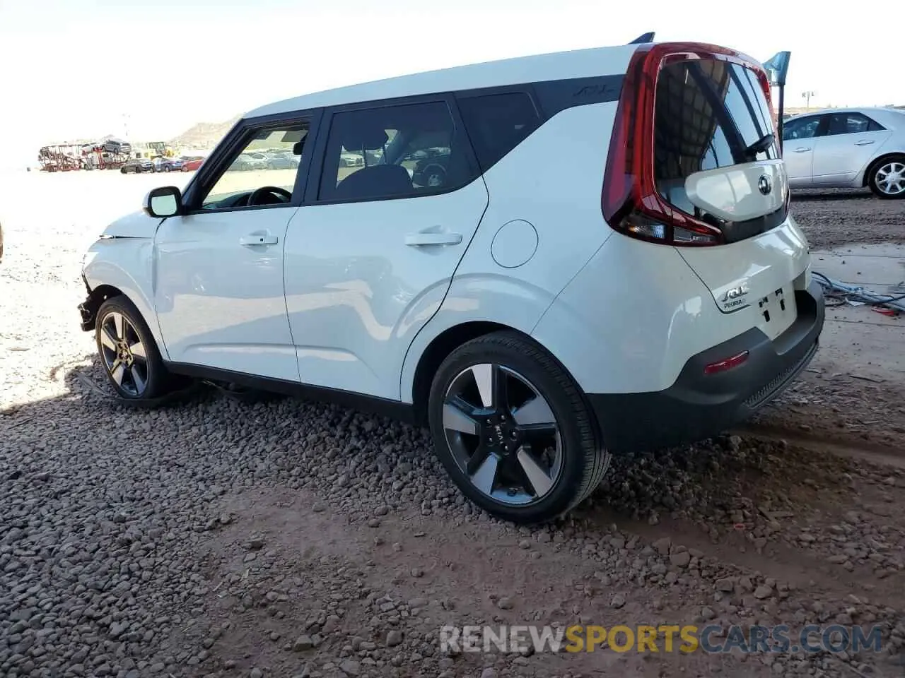 2 fotografías del automóvil dañado KNDJ33AU7L7709387 KIA SOUL 2020