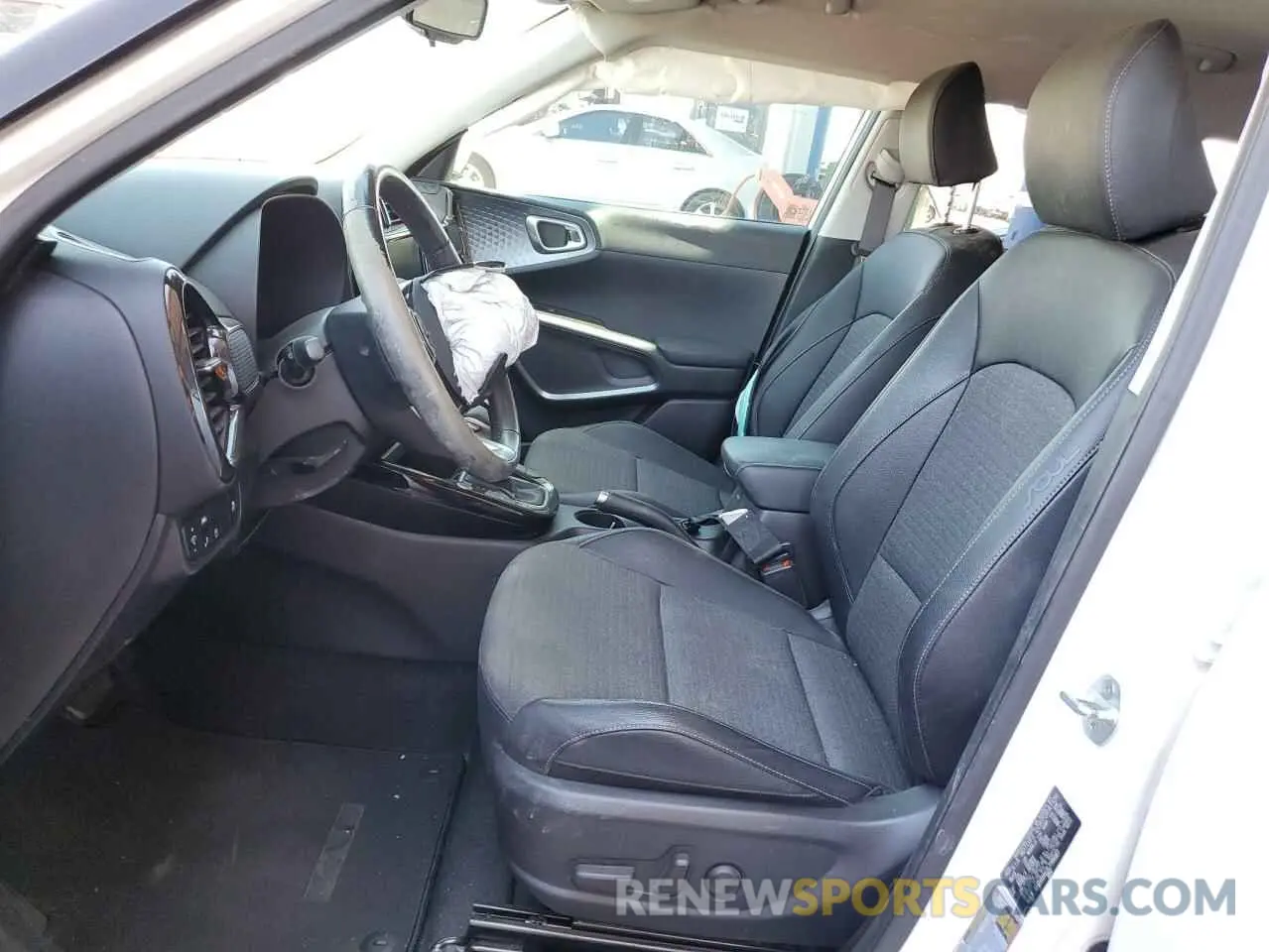 7 fotografías del automóvil dañado KNDJ33AU7L7709387 KIA SOUL 2020