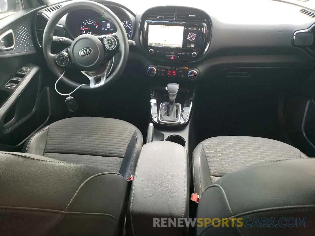 8 fotografías del automóvil dañado KNDJ33AU8L7108280 KIA SOUL 2020