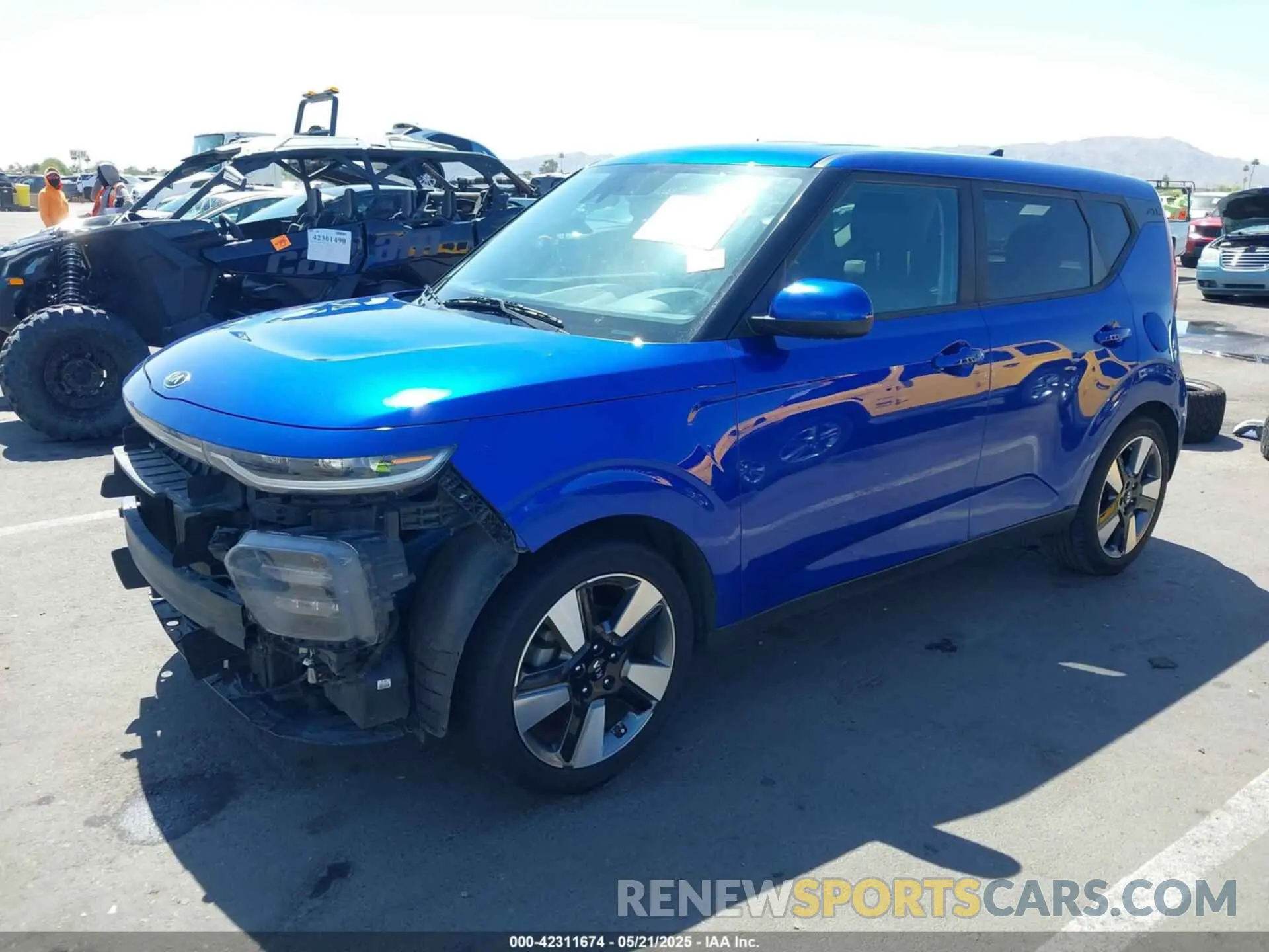 2 fotografías del automóvil dañado KNDJ33AUXL7079543 KIA SOUL 2020
