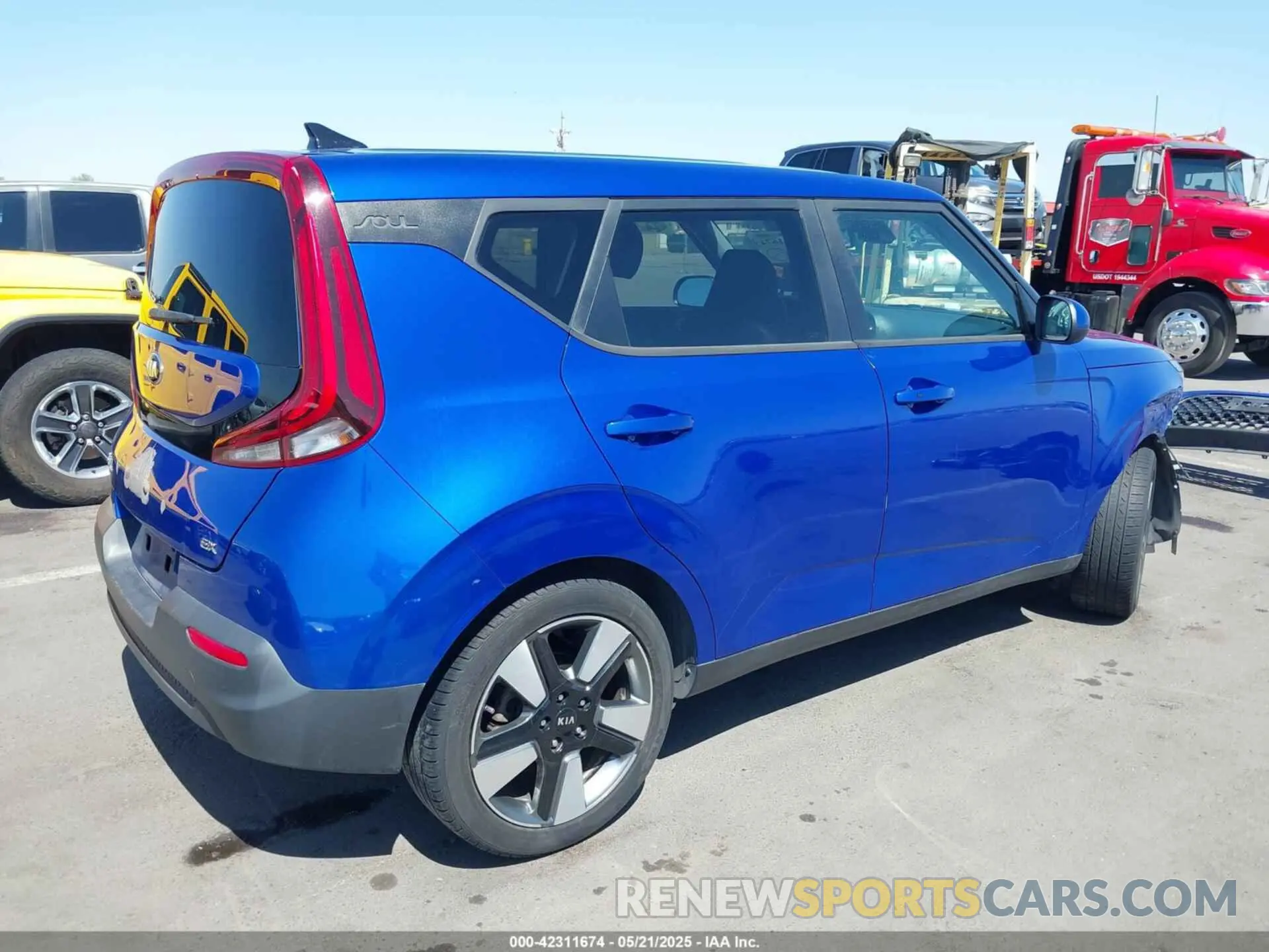 4 fotografías del automóvil dañado KNDJ33AUXL7079543 KIA SOUL 2020