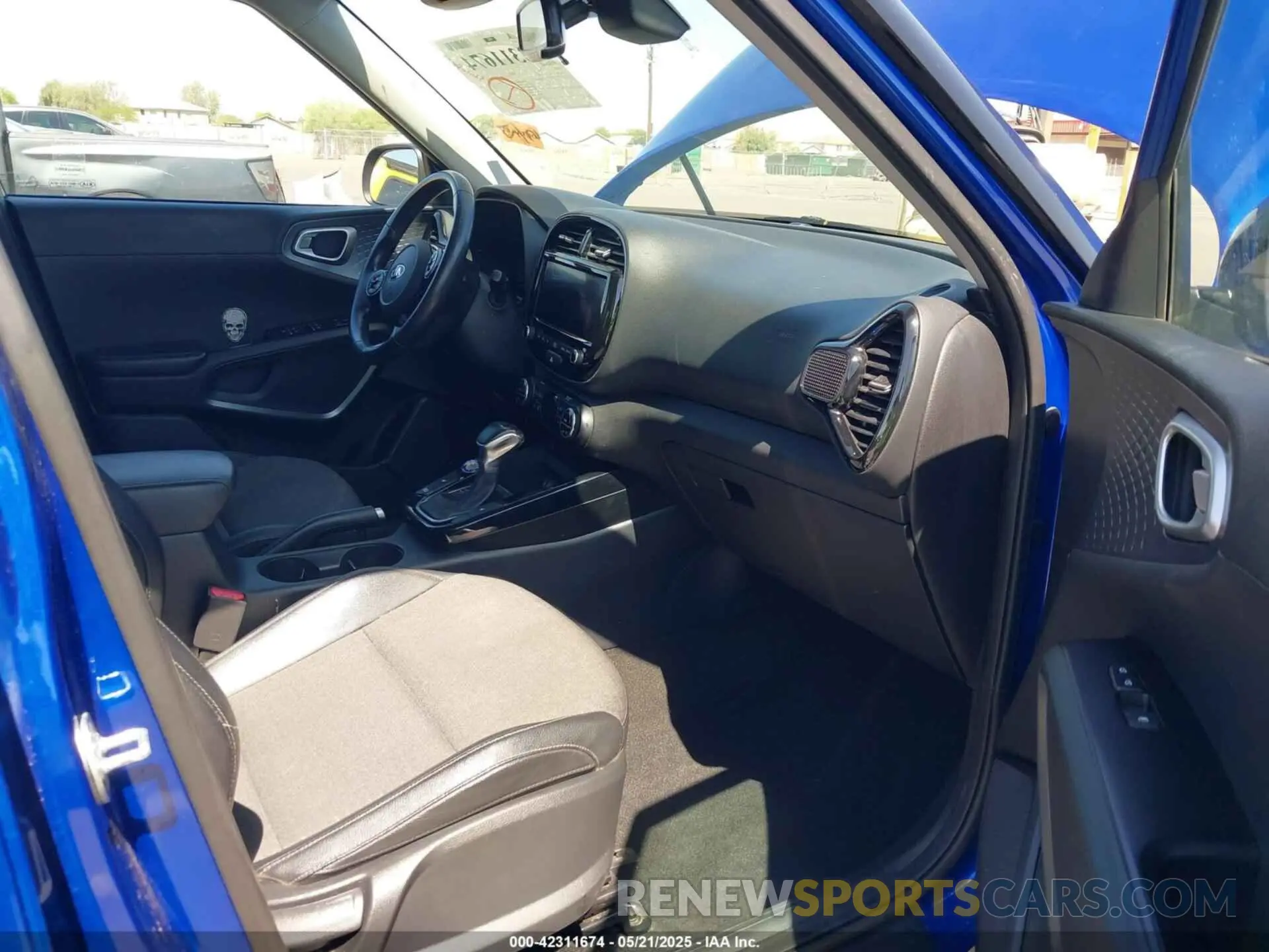 5 fotografías del automóvil dañado KNDJ33AUXL7079543 KIA SOUL 2020