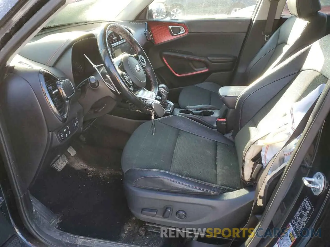 7 fotografías del automóvil dañado KNDJ53AFXL7049633 KIA SOUL 2020