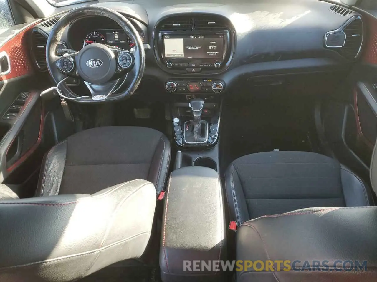 8 fotografías del automóvil dañado KNDJ53AFXL7049633 KIA SOUL 2020