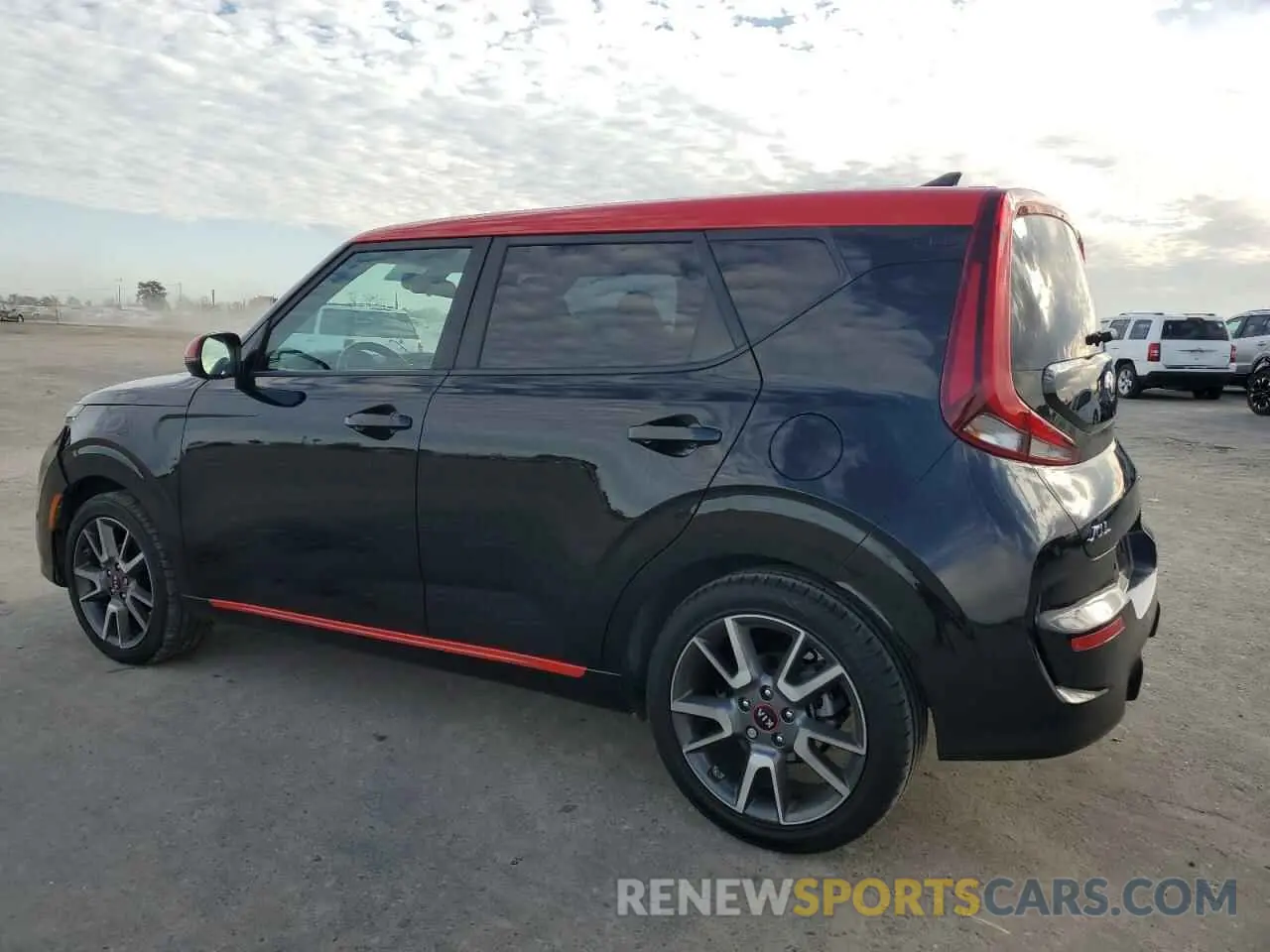 2 fotografías del automóvil dañado KNDJ63AU0L7024588 KIA SOUL 2020