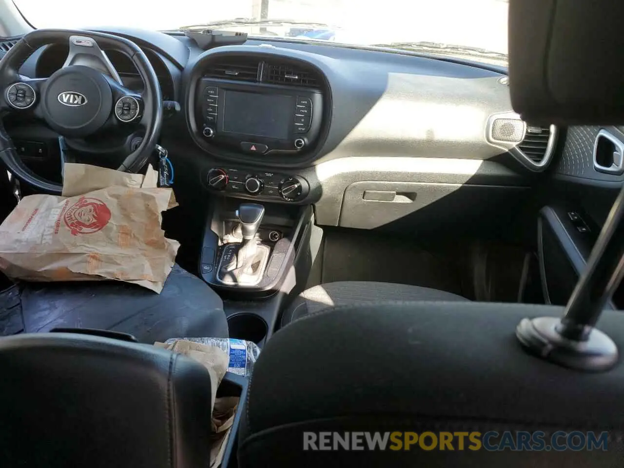8 fotografías del automóvil dañado KNDJ63AU1L7020551 KIA SOUL 2020