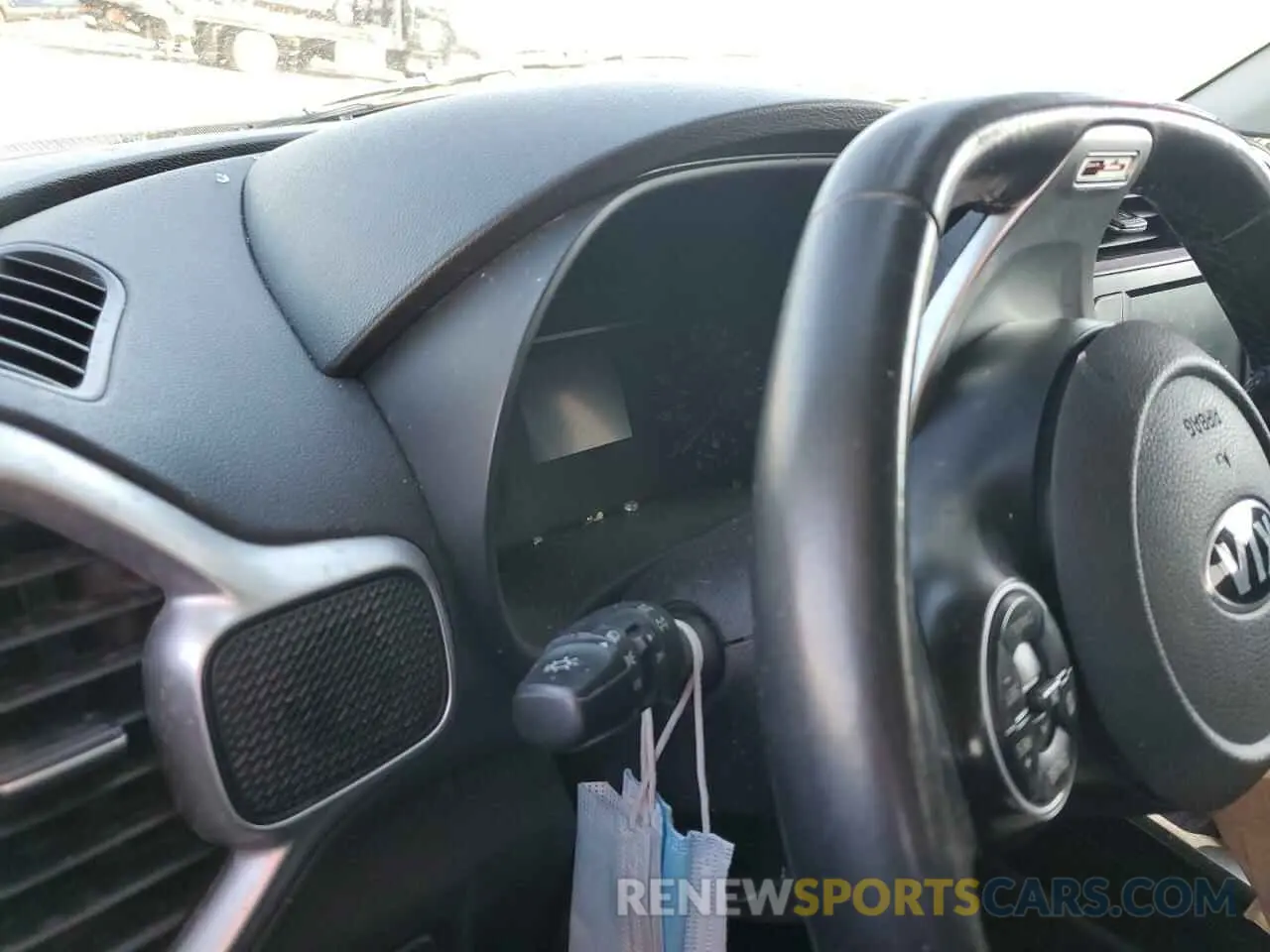 9 fotografías del automóvil dañado KNDJ63AU1L7020551 KIA SOUL 2020