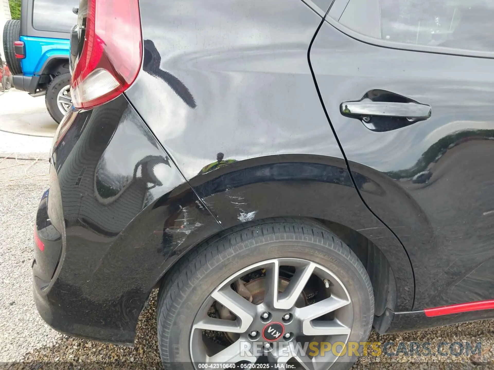 18 fotografías del automóvil dañado KNDJ63AU1L7049340 KIA SOUL 2020
