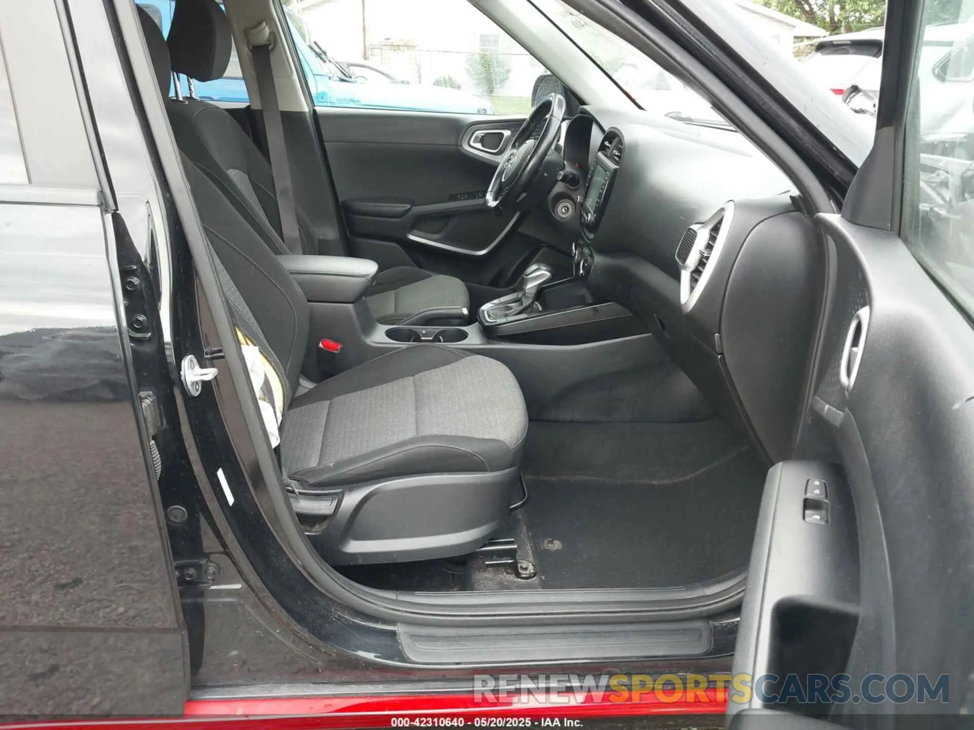 5 fotografías del automóvil dañado KNDJ63AU1L7049340 KIA SOUL 2020