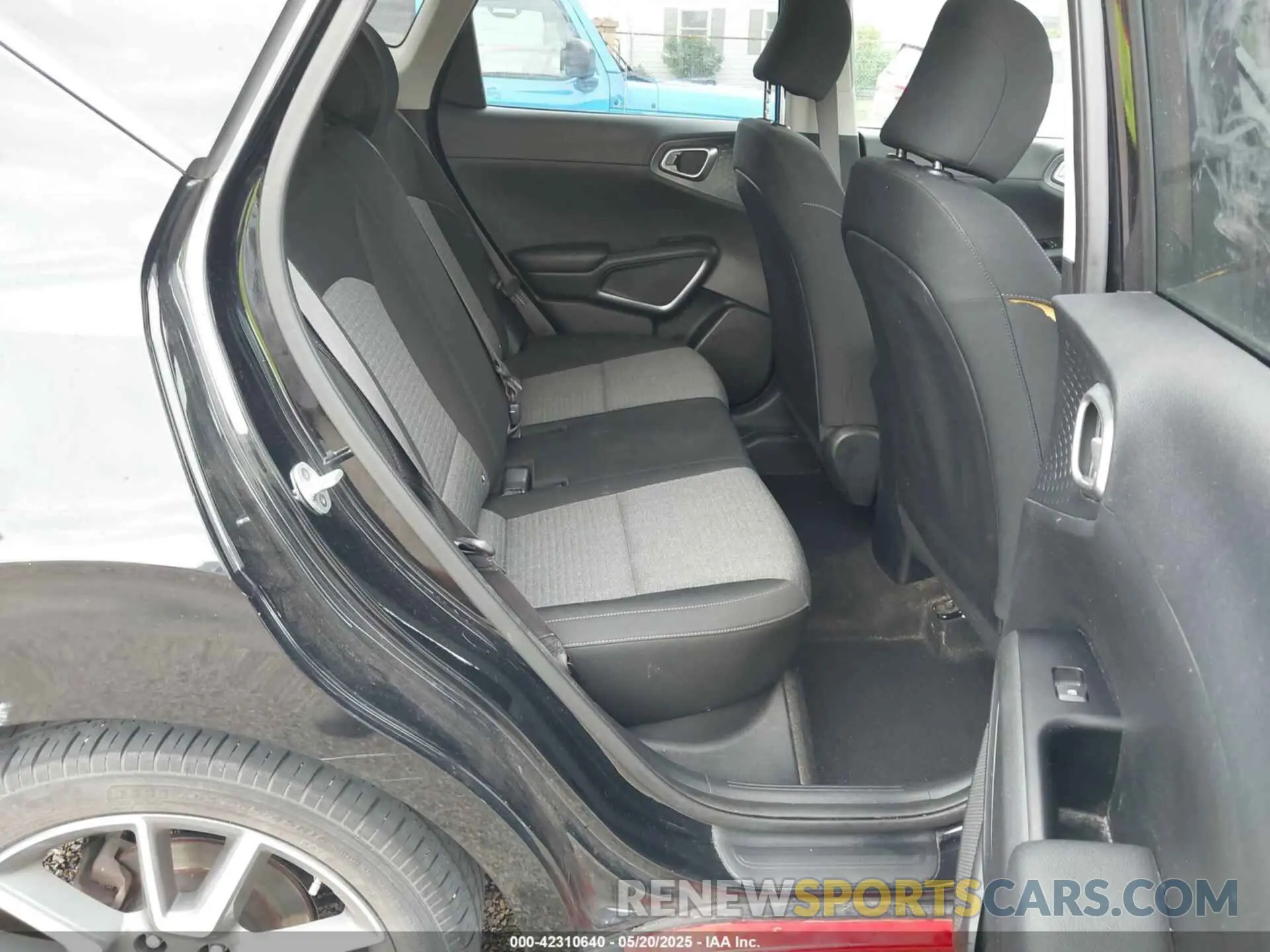 8 fotografías del automóvil dañado KNDJ63AU1L7049340 KIA SOUL 2020