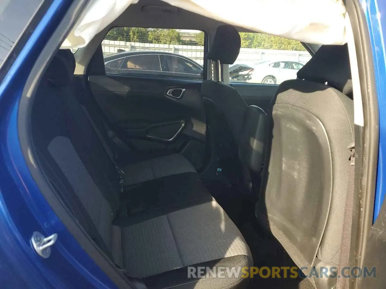 11 fotografías del automóvil dañado KNDJ63AU1L7091099 KIA SOUL 2020