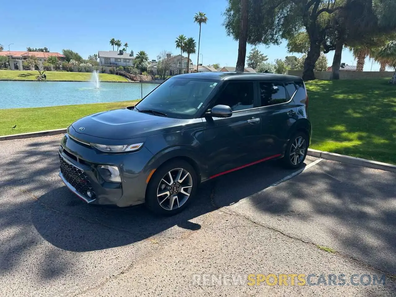 2 fotografías del automóvil dañado KNDJ63AU2L7024026 KIA SOUL 2020