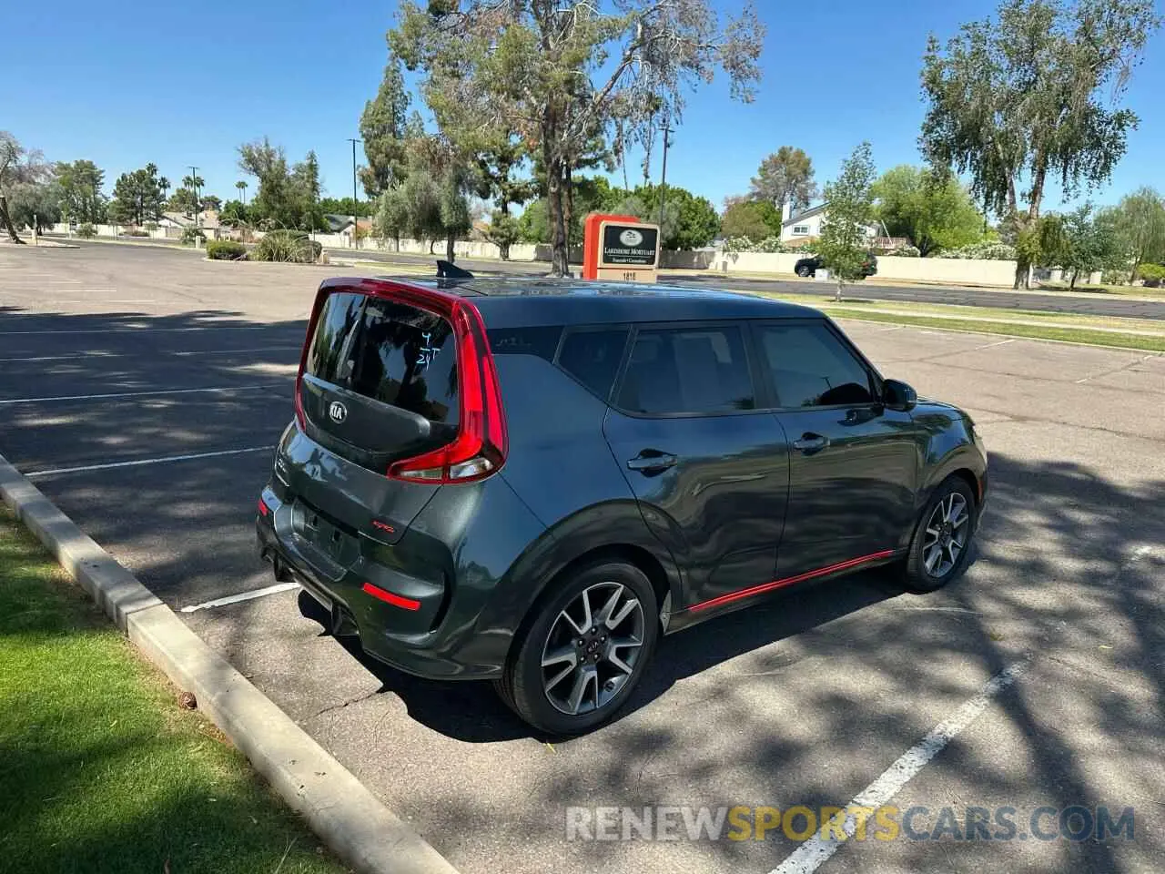 4 fotografías del automóvil dañado KNDJ63AU2L7024026 KIA SOUL 2020