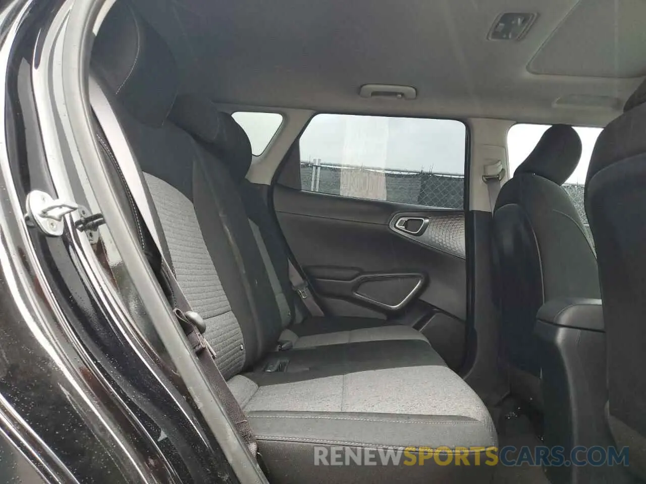 11 fotografías del automóvil dañado KNDJ63AU3L7057004 KIA SOUL 2020