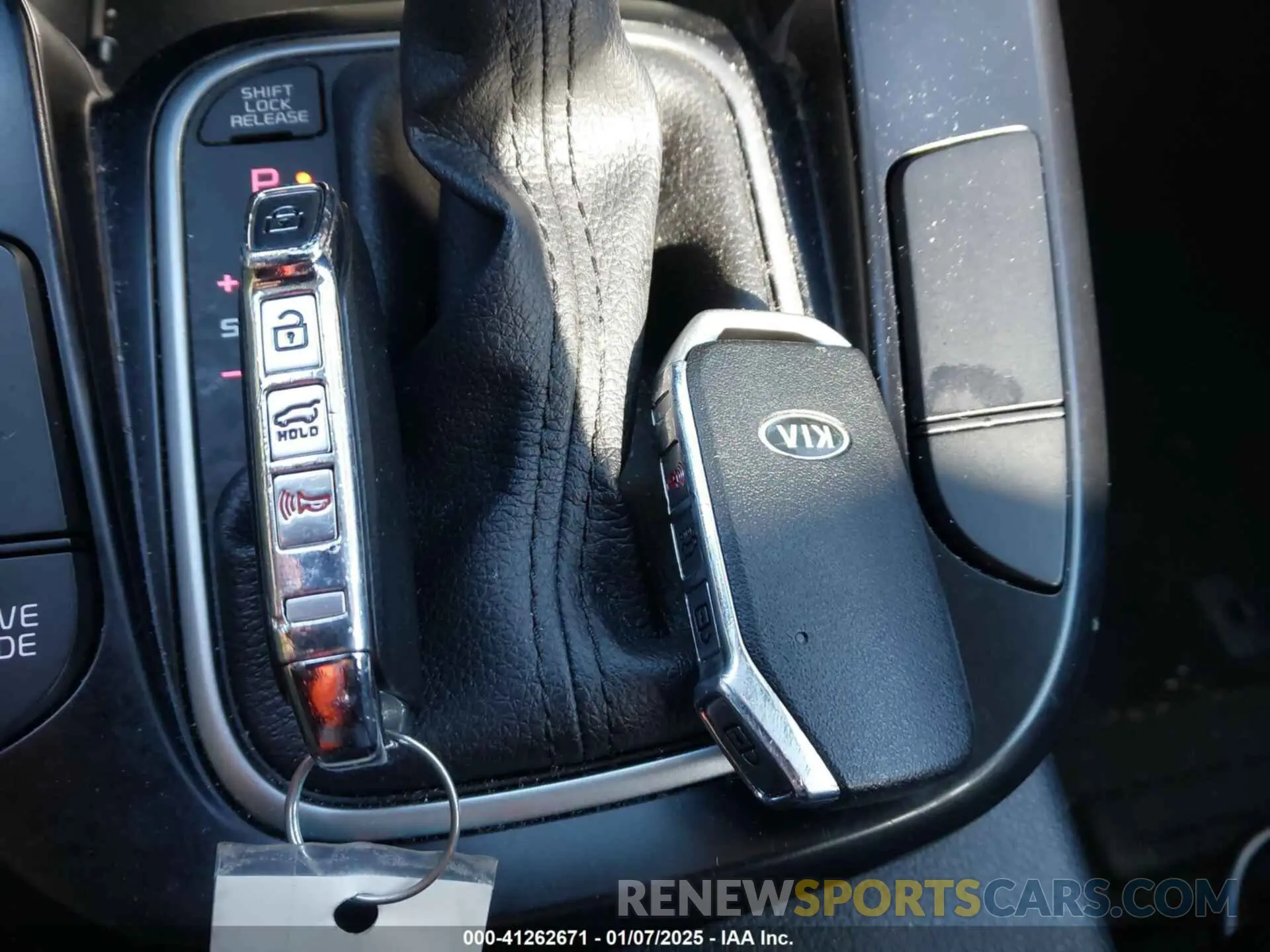 11 fotografías del automóvil dañado KNDJ63AU4L7006806 KIA SOUL 2020