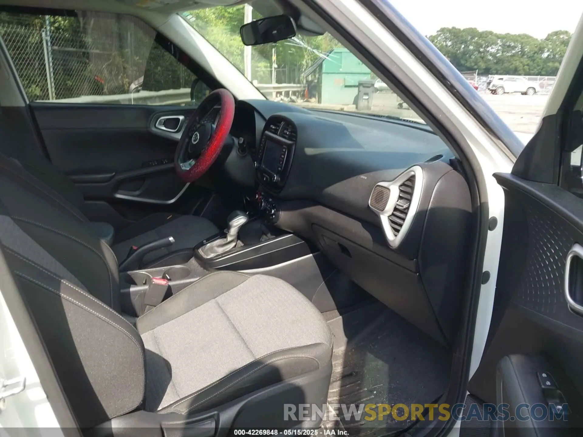 5 fotografías del automóvil dañado KNDJ63AU5L7053407 KIA SOUL 2020