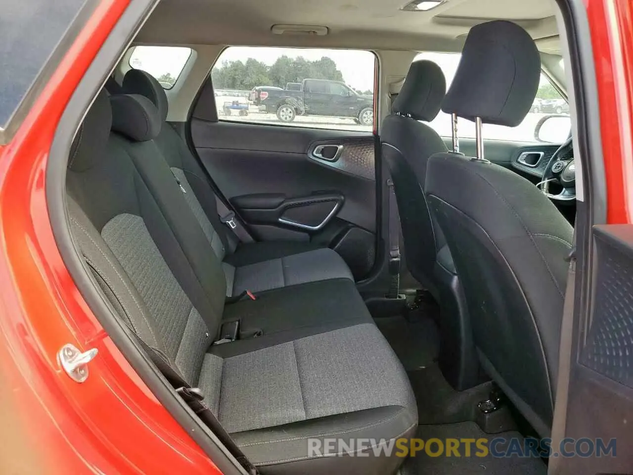 10 fotografías del automóvil dañado KNDJ63AU7L7728657 KIA SOUL 2020