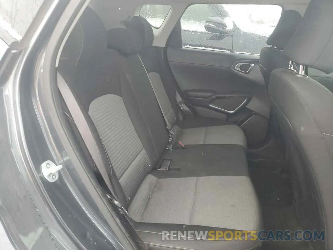12 fotografías del automóvil dañado KNDJ63AU8L7025360 KIA SOUL 2020