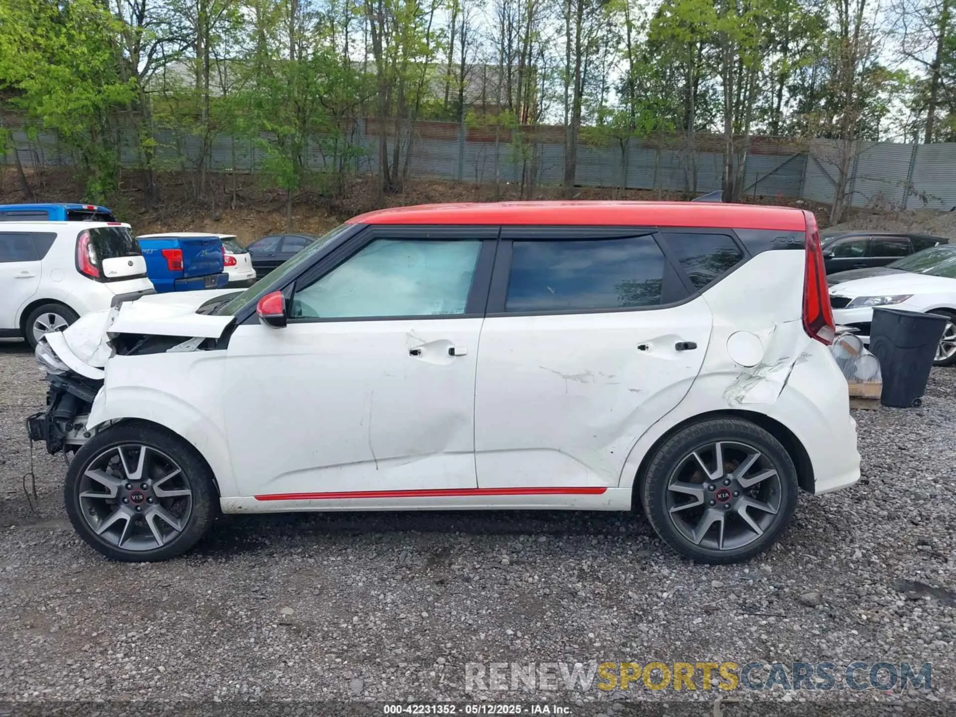 14 fotografías del automóvil dañado KNDJ63AU9L7057430 KIA SOUL 2020