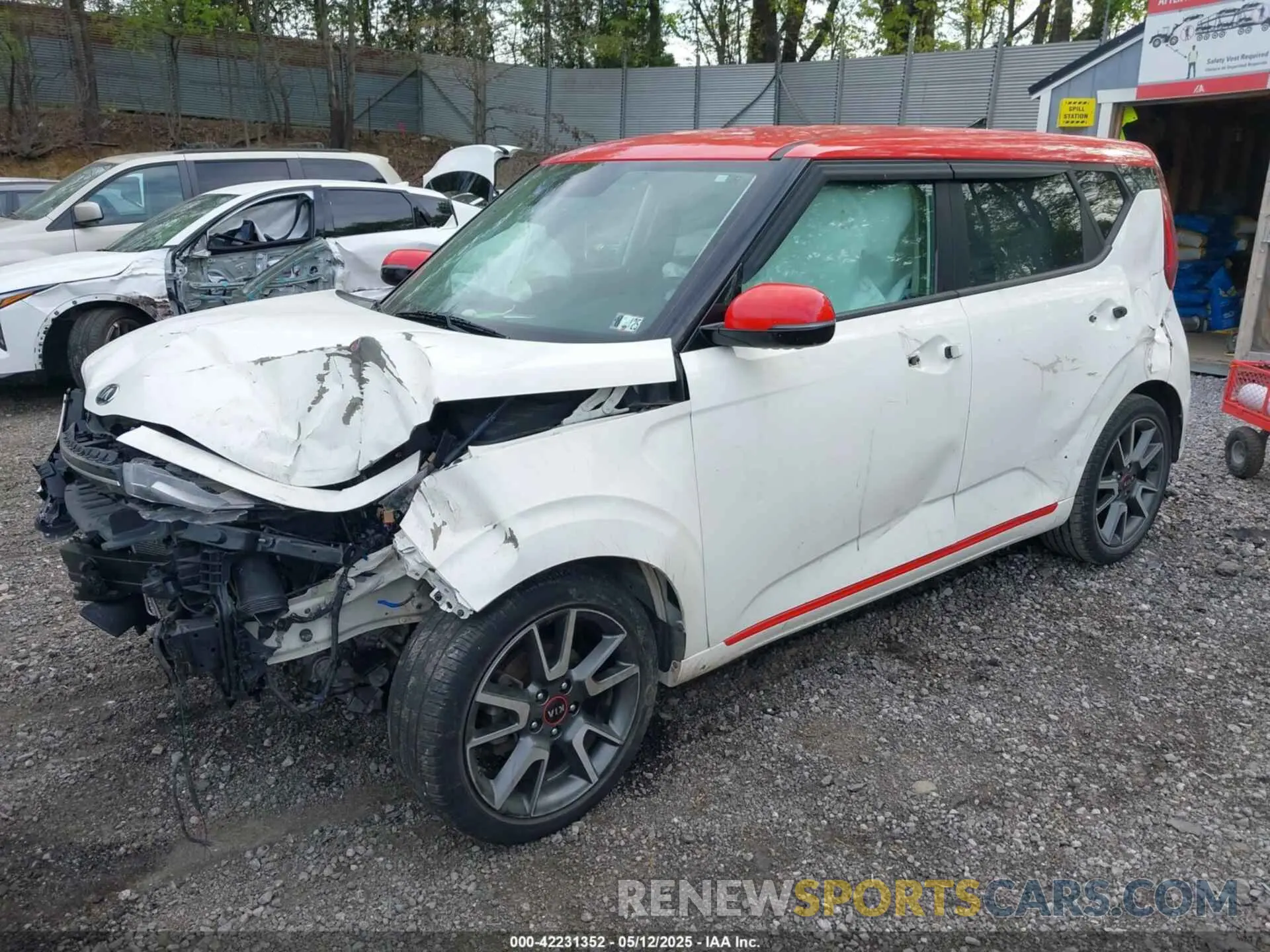2 fotografías del automóvil dañado KNDJ63AU9L7057430 KIA SOUL 2020