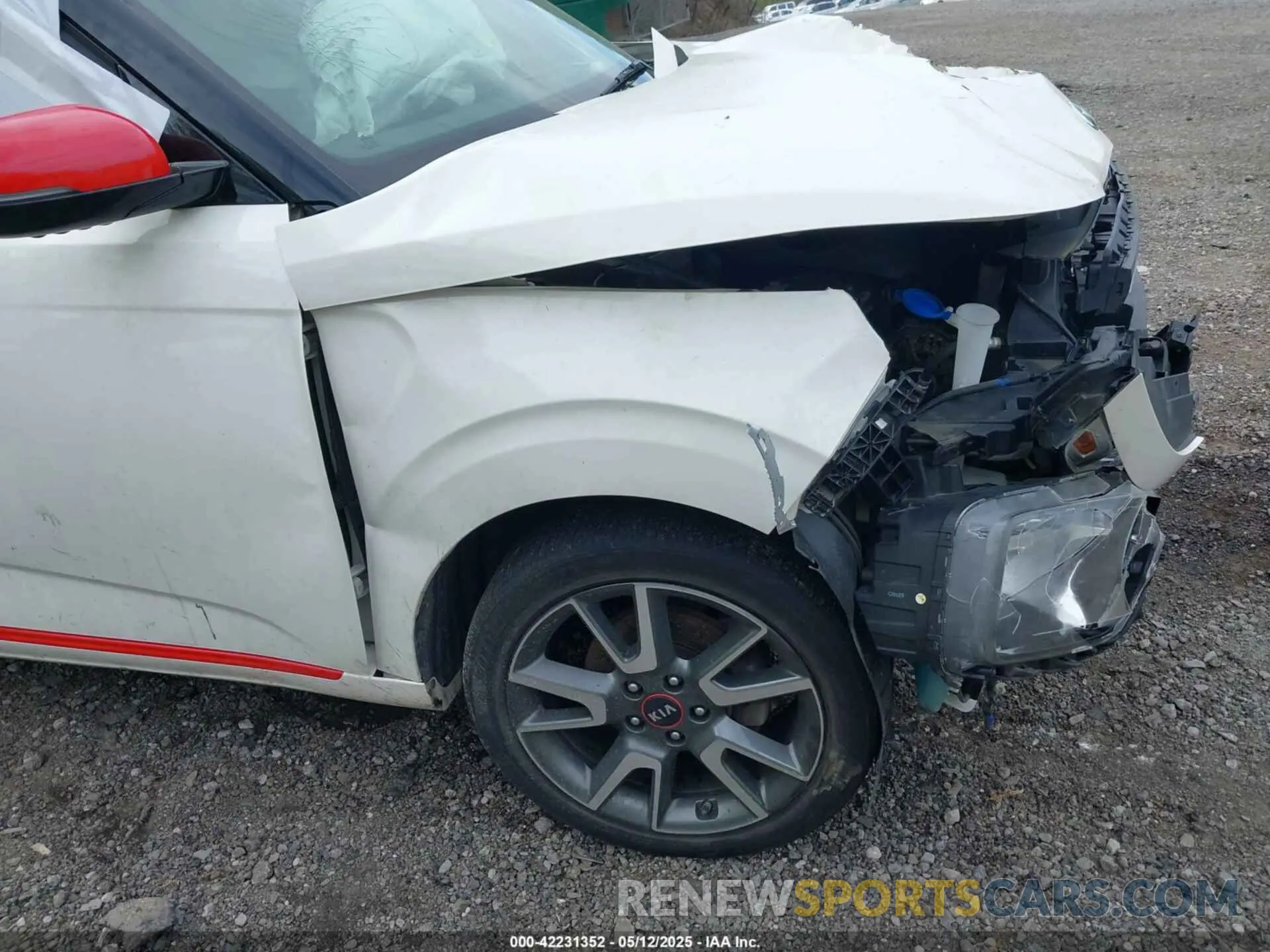 6 fotografías del automóvil dañado KNDJ63AU9L7057430 KIA SOUL 2020