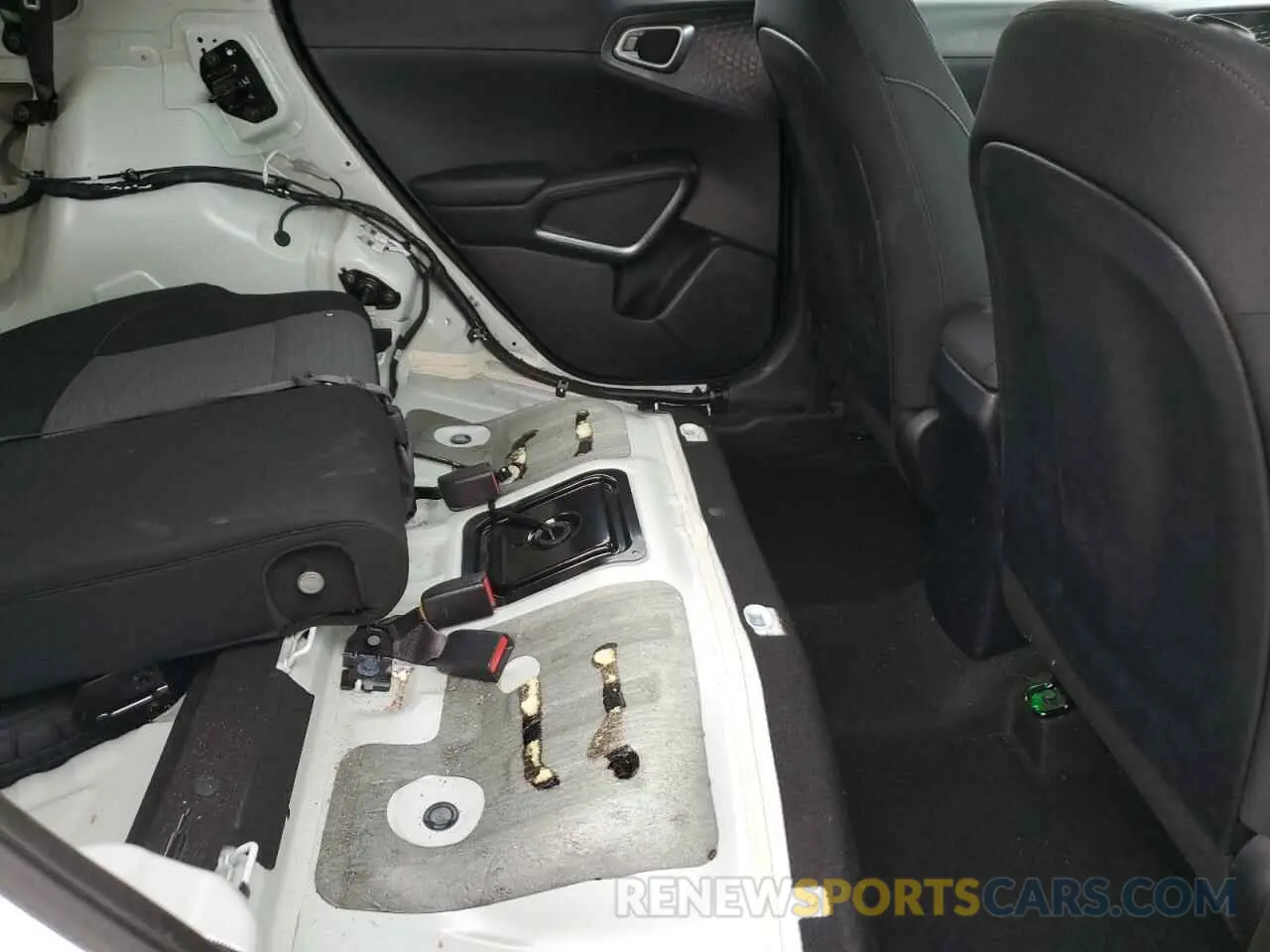 10 fotografías del automóvil dañado KNDJ63AU9L7729258 KIA SOUL 2020