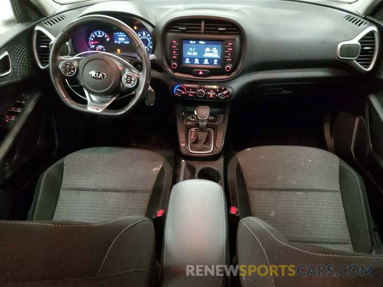 8 fotografías del automóvil dañado KNDJ63AUXL7703333 KIA SOUL 2020