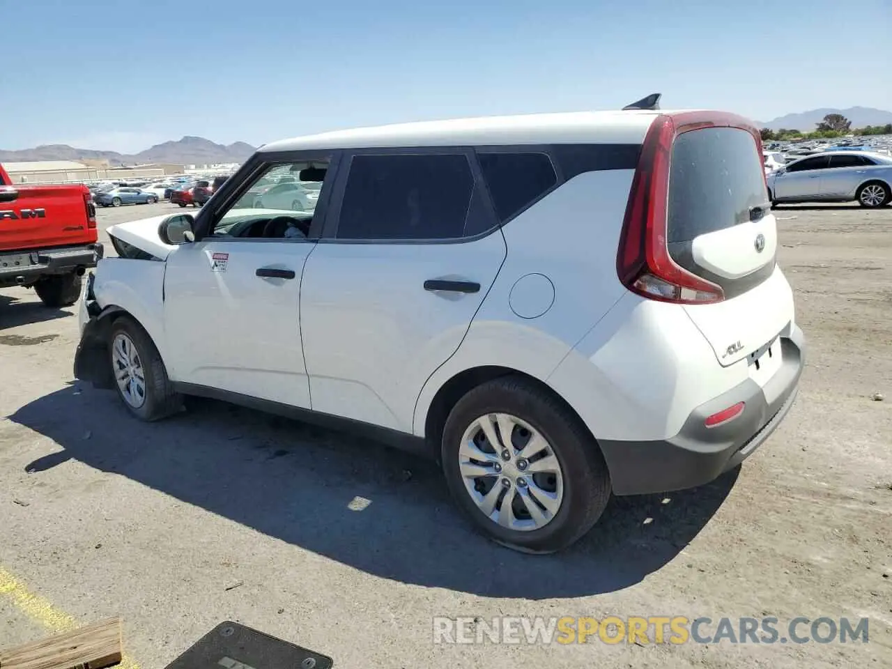 2 fotografías del automóvil dañado KNDJ22AU4M7785065 KIA SOUL 2021