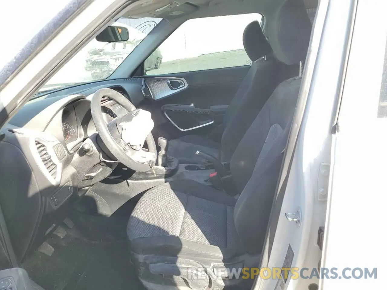 7 fotografías del automóvil dañado KNDJ22AU4M7785065 KIA SOUL 2021