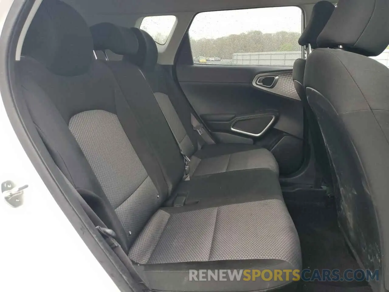 11 fotografías del automóvil dañado KNDJ23AU0M7138698 KIA SOUL 2021