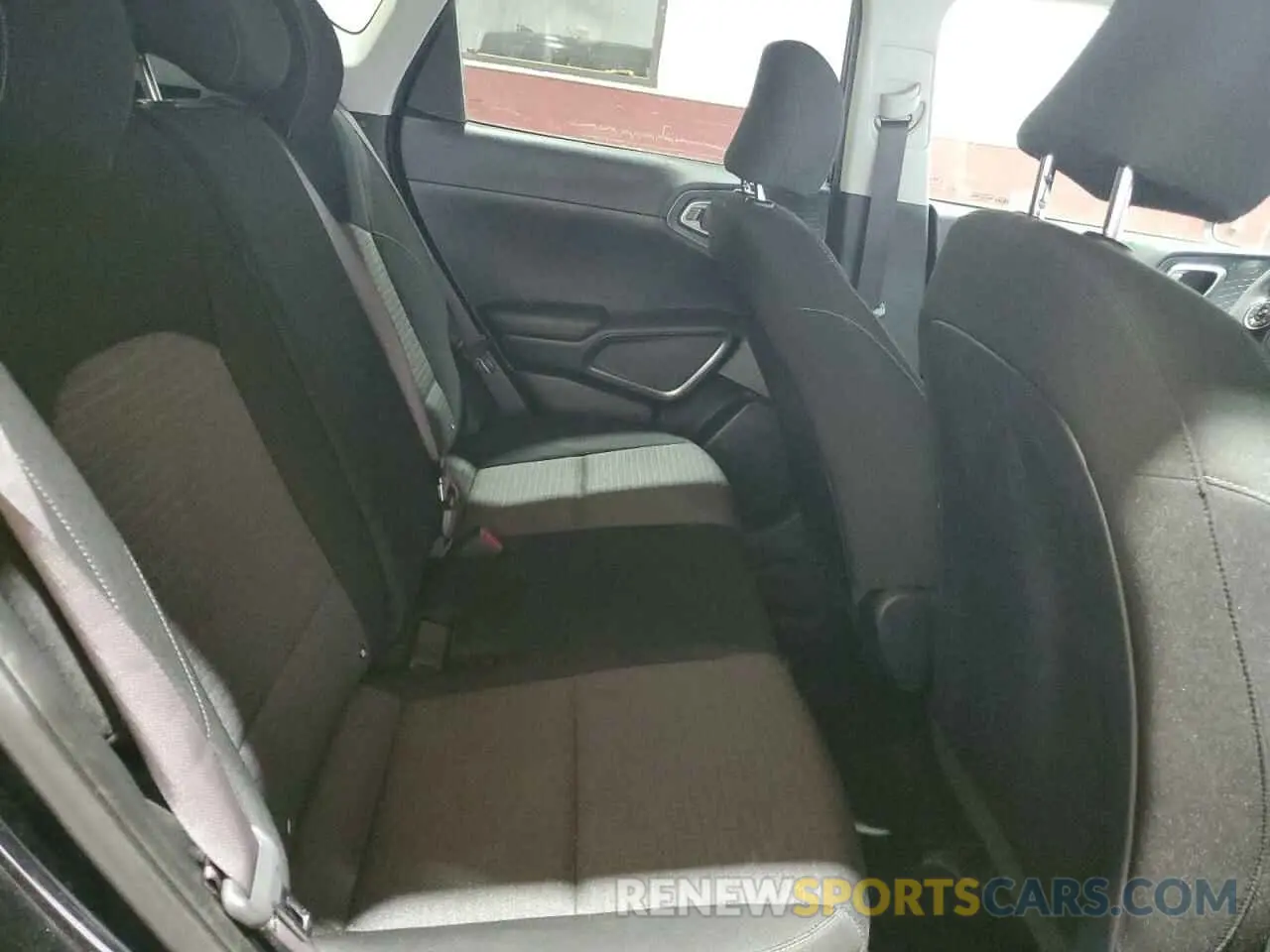 10 fotografías del automóvil dañado KNDJ23AU0M7146669 KIA SOUL 2021